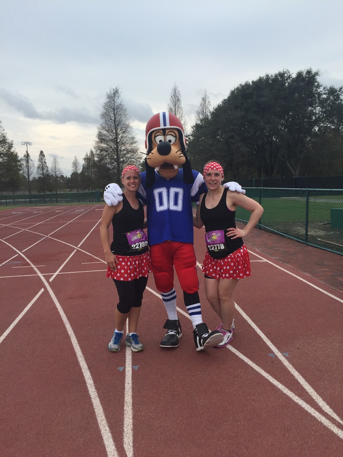 Dopey Challenge Mickey Marathon 2016 Picture with Football Goofy